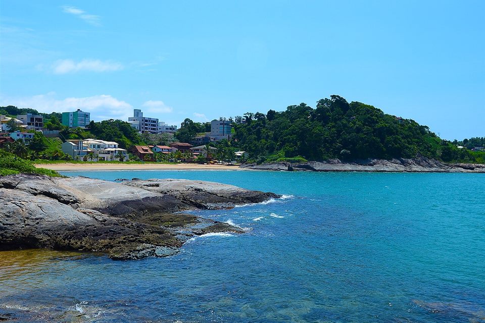 Praia dos Namorados, em Iriri