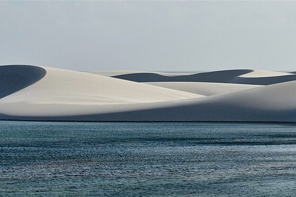 Dunas brancas e lagoas dos Lençóis Maranhenses