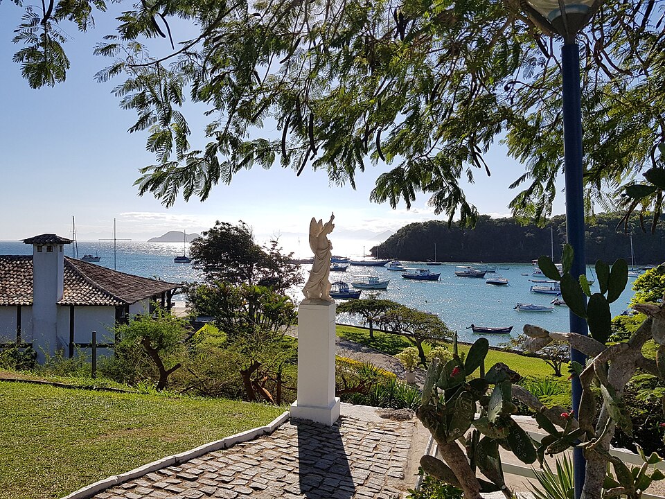 Vista da Igreja de Sant'Anna, em Búzios