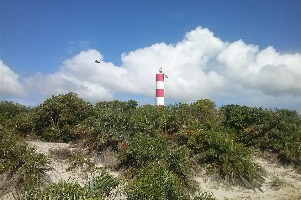 Farol da Boca da Barra, na Praia de Guriri