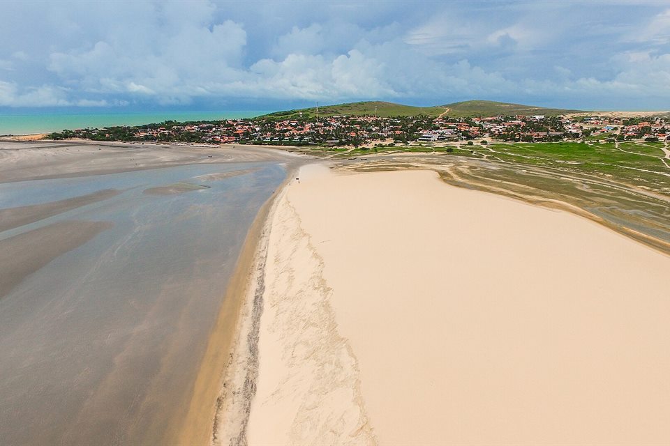 Vista do alto da Duna do Pôr do Sol, em Jericoacoara