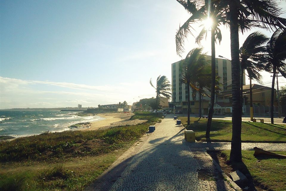 Orla de Marataízes ao amanhecer