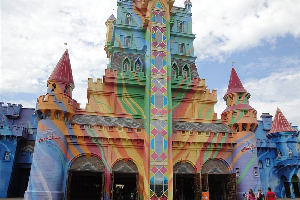 Castelo colorido do Beto Carrero World