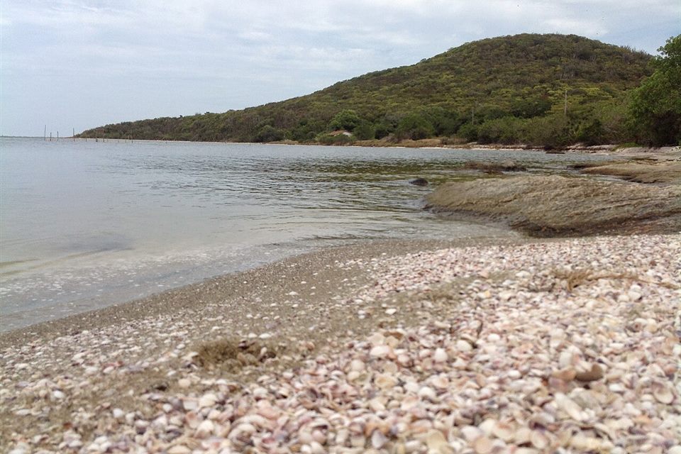 Praia da Baleia, em São Pedro da Aldeia