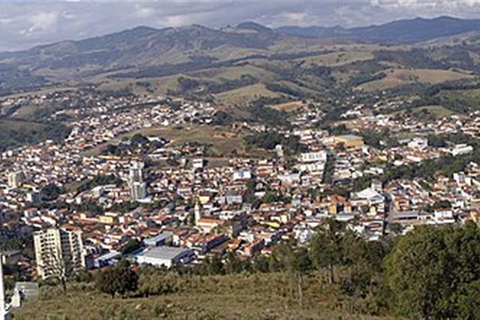 Socorro entre as montanhas